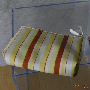 KIRKLAND SINGATURE ZIPPER BAG W/ 19 PAIRS EARINGS